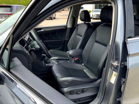 Used 2024 Volkswagen Tiguan SE FWD image 8