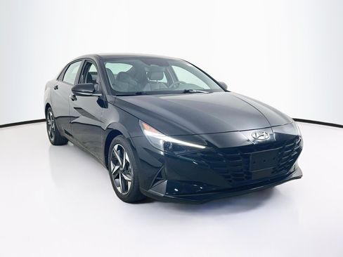 Used 2023 Hyundai Elantra SEL w/ Convenience Package FWD image 3