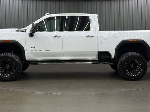 Used 2025 GMC Sierra 3500 Denali w/ Denali Reserve Package image 2