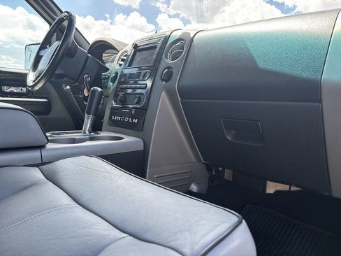 Used 2007 Lincoln Mark LT 4x4 image 32