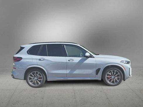 Used 2026 BMW X5 xDrive40i w/ M Sport Package AWD/4WD image 9