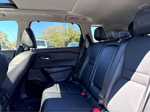 Used 2022 Nissan Rogue SV w/ SV Premium Package image 21