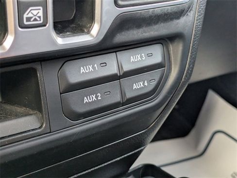 Used 2023 Jeep Gladiator Willys image 25