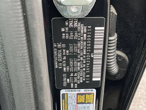 Used 2025 Kia Sportage LX FWD image 27