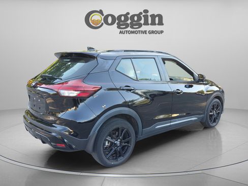 Used 2022 Nissan Kicks SR w/ Interior Electronics Package FWD image 5