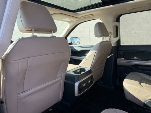 Used 2022 Ford Expedition Limited image 24