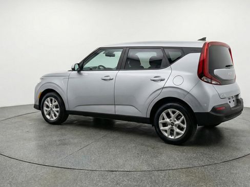 Used 2025 Kia Soul LX w/ LX Technology Package FWD image 6
