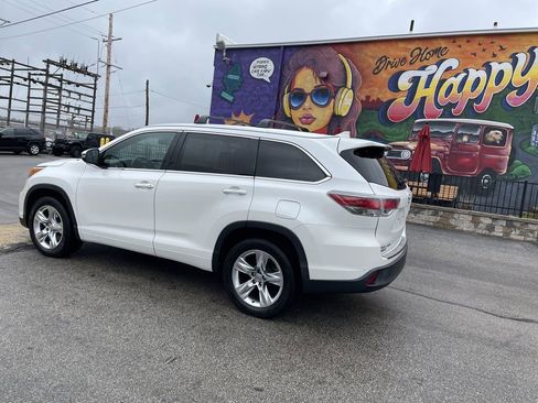 Used 2015 Toyota Highlander Limited w/ Driver Technology Package FWD image 3