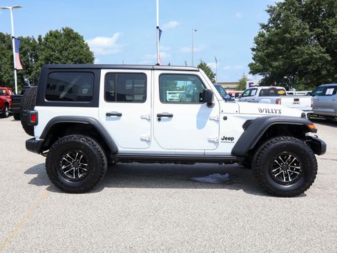 Used 2024 Jeep Wrangler Unlimited Sport AWD/4WD image 6