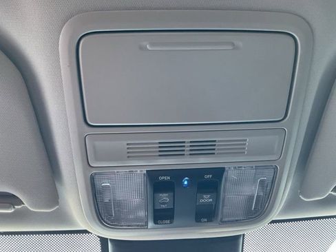 New 2026 Honda Odyssey Touring image 19