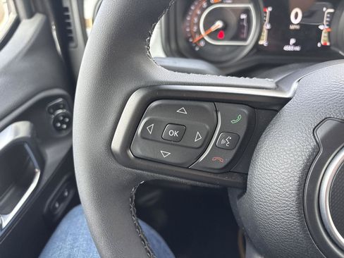 Used 2025 Jeep Wrangler Unlimited Sport AWD/4WD image 18