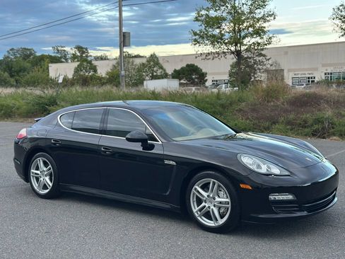 Used 2011 Porsche Panamera S image 2