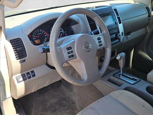 Used 2015 Nissan Frontier SV image 12