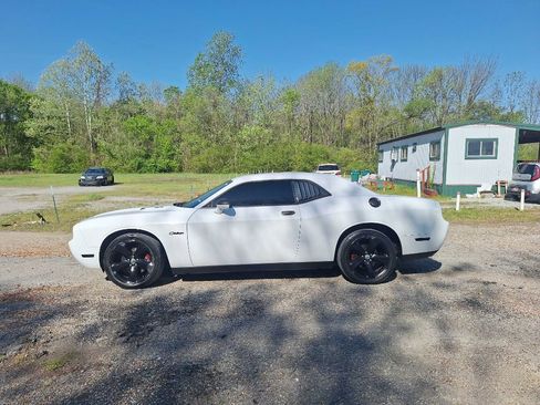 Used 2012 Dodge Challenger R/T w/ Sound Group II RWD image 5