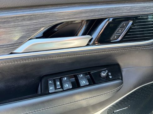 Used 2024 Jeep Wagoneer L Series II w/ Flexible Seating Group AWD/4WD image 23