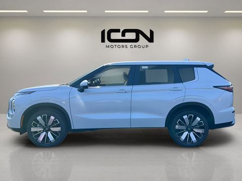 New 2026 Mitsubishi Outlander SE AWD/4WD image 2