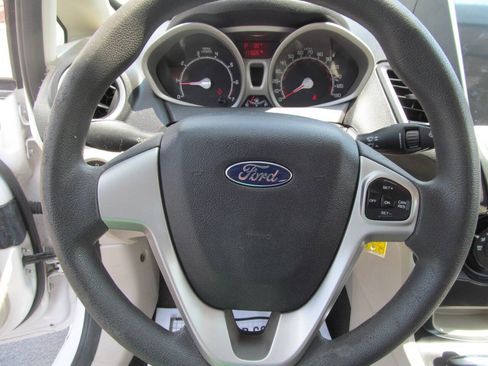 Used 2011 Ford Fiesta SE w/ 202A Rapid Spec Order Code FWD image 12