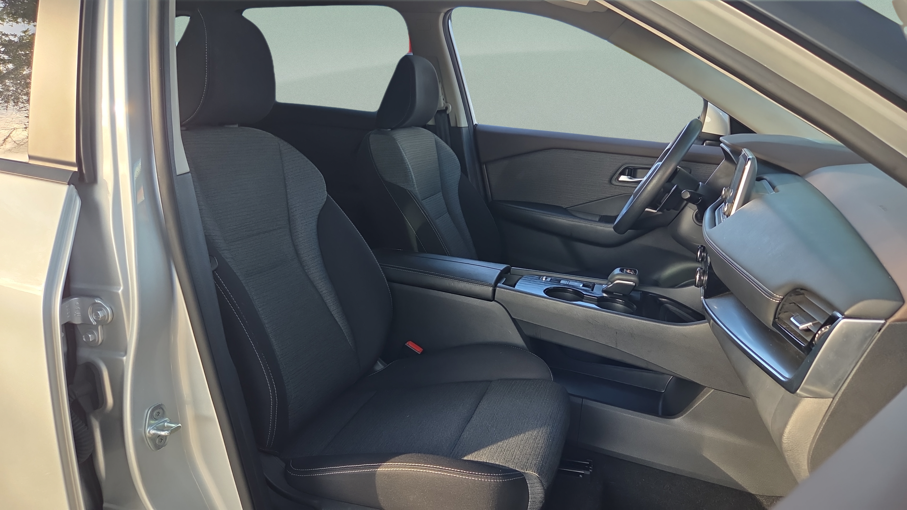 Used 2022 Nissan Rogue SV FWD image 15