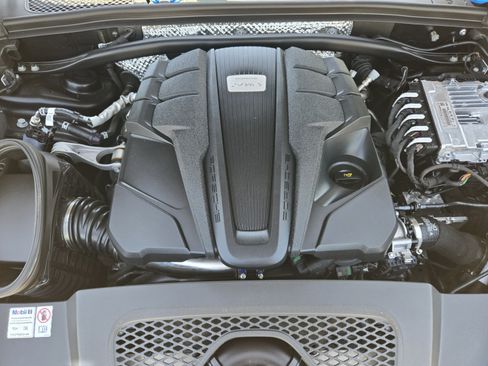 Used 2025 Porsche Macan S AWD/4WD image 31