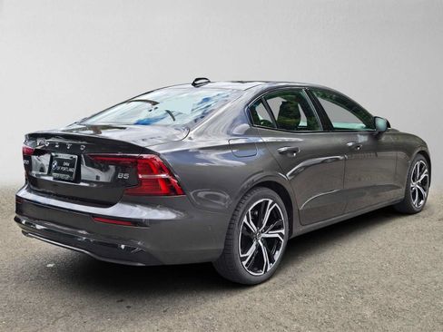 Used 2024 Volvo S60 B5 Plus FWD image 3