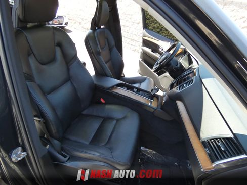 Used 2022 Volvo XC90 T5 Momentum w/ Climate Package AWD/4WD image 28