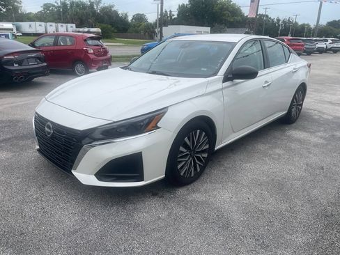 Used 2024 Nissan Altima 2.5 SV FWD image 4