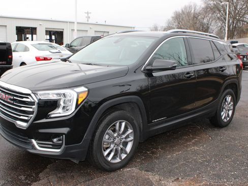 Used 2024 GMC Terrain SLT image 4