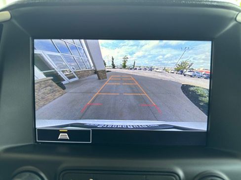 Used 2024 GMC Terrain SLT AWD/4WD image 13