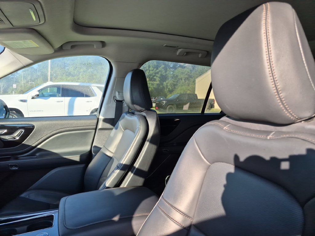 Used 2025 Lincoln Aviator AWD w/ Equipment Group 101A image 13