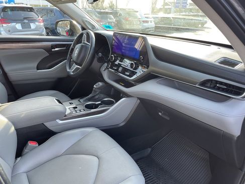 Used 2023 Toyota Highlander Limited image 9