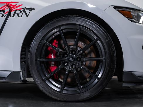 Used 2016 Ford Mustang Shelby GT350 w/ Technology Package RWD image 13