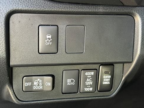 Used 2022 Toyota Tacoma TRD Off-Road AWD/4WD image 22
