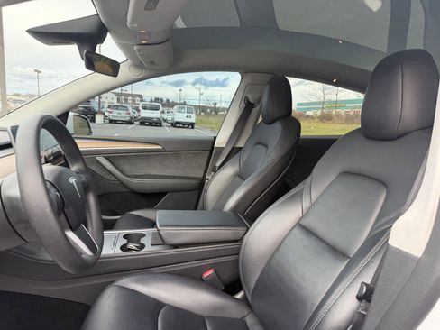 Used 2022 Tesla Model Y Performance image 23