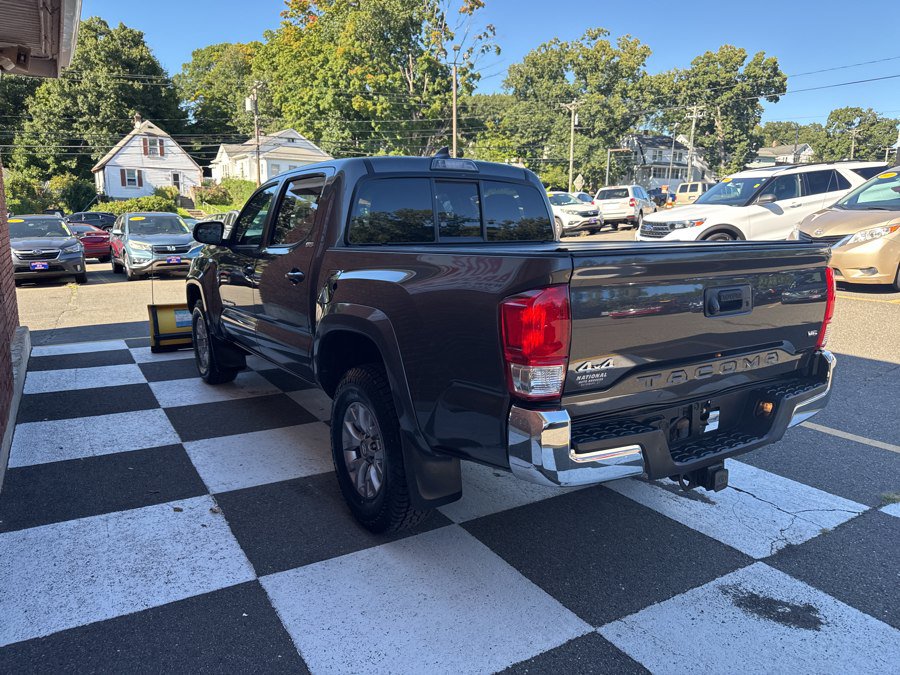 Used 2017 Toyota Tacoma SR5 w/ Tow Package AWD/4WD image 4