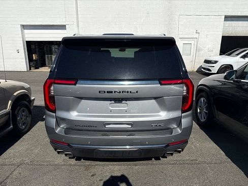 Used 2025 GMC Yukon XL Denali Ultimate w/ LPO, Illumination Package AWD/4WD image 12
