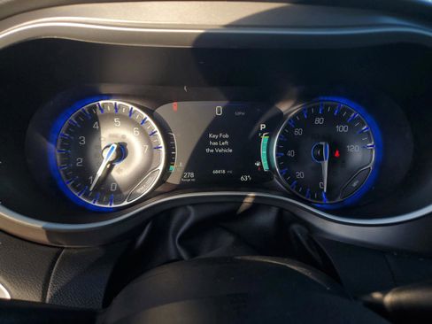 Used 2023 Chrysler Pacifica Touring-L FWD image 27