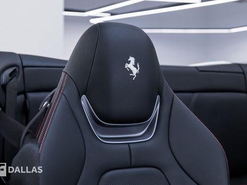 Used 2020 Ferrari Portofino RWD image 37
