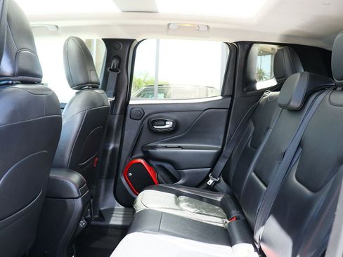 Used 2019 Jeep Renegade Trailhawk AWD/4WD image 30