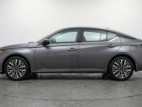 Used 2025 Nissan Altima 2.5 SV FWD image 5