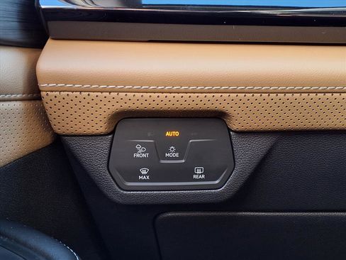 New 2026 Volkswagen Atlas Cross Sport SE image 23