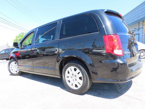 Used 2019 Dodge Grand Caravan SE FWD image 28