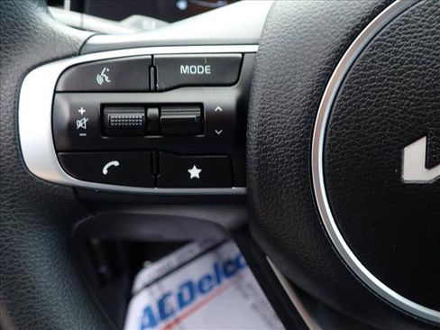 Used 2025 Kia Sportage LX FWD image 13