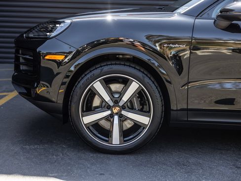 Certified 2024 Porsche Cayenne Coupe AWD/4WD image 11