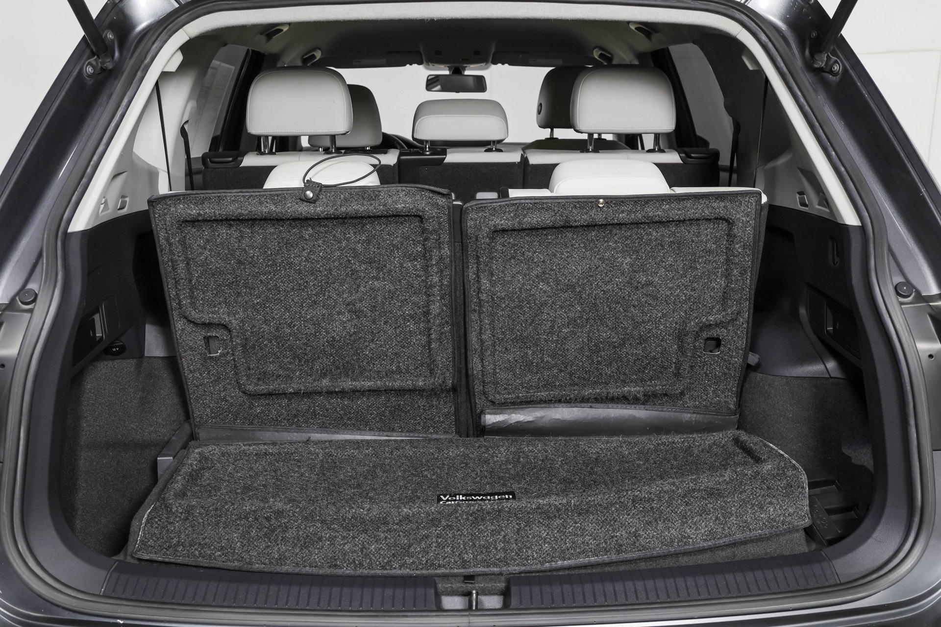 Used 2018 Volkswagen Tiguan SE w/ 3rd Row Seat Package AWD/4WD image 39