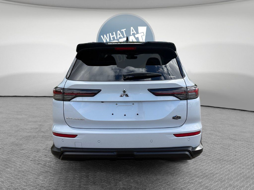 Used 2026 Mitsubishi Outlander AWD image 5