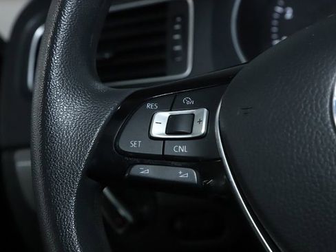 Used 2015 Volkswagen Jetta SE image 32