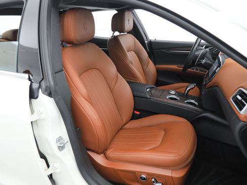 Certified 2023 Maserati Ghibli Modena RWD image 11
