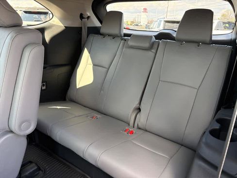 Used 2025 Toyota Highlander Platinum image 10