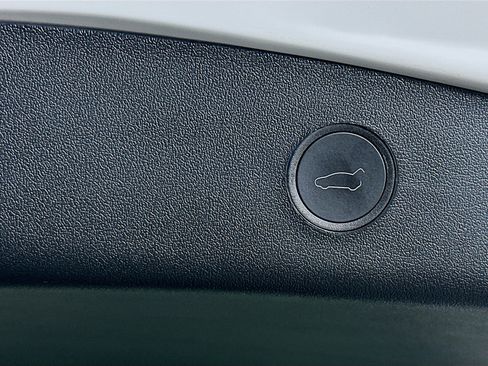 Used 2023 Tesla Model 3 Standard Range image 27