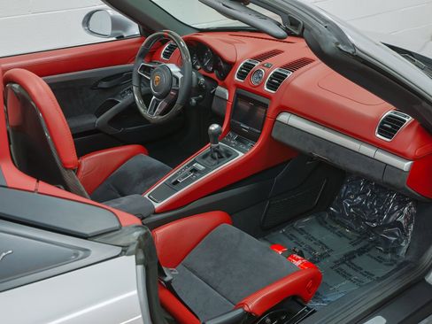 Used 2016 Porsche Boxster Spyder image 84